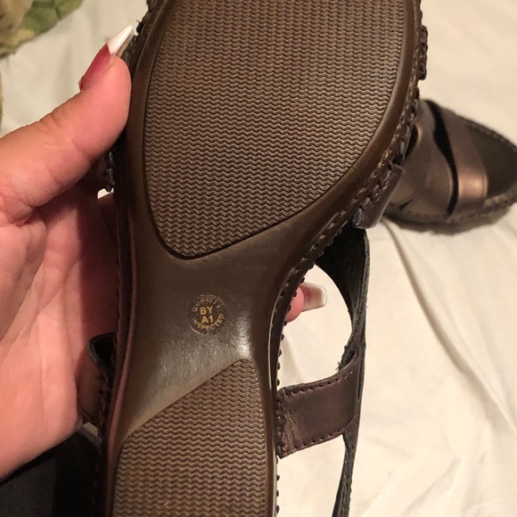 St. John’s Bay sandals 👡 
Size 9 - Picture 6 of 7